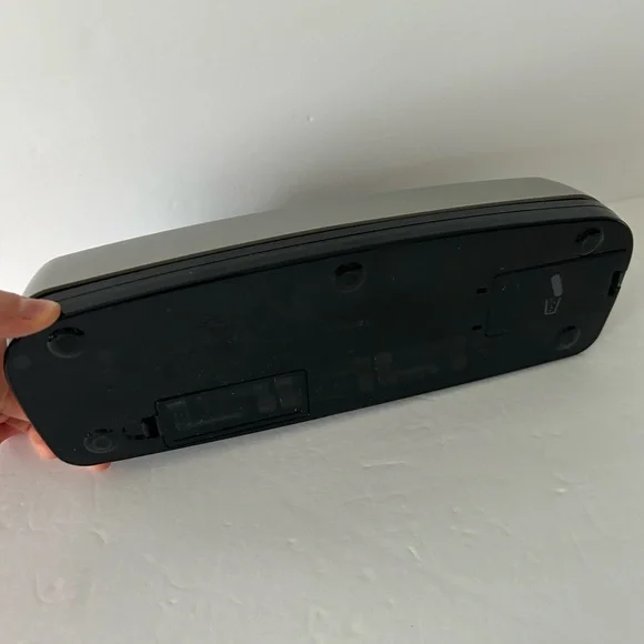 Swingline (2007) Electric Portable Desktop 3-Hole Punch - Batteries Not Included - Picture 10 of 17